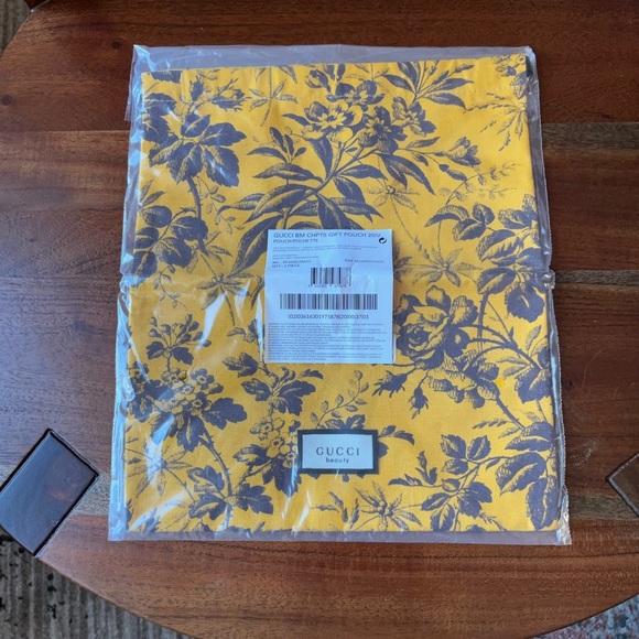 Gucci Beauty Drawstring Keepsake Bag - Picture 2 of 3